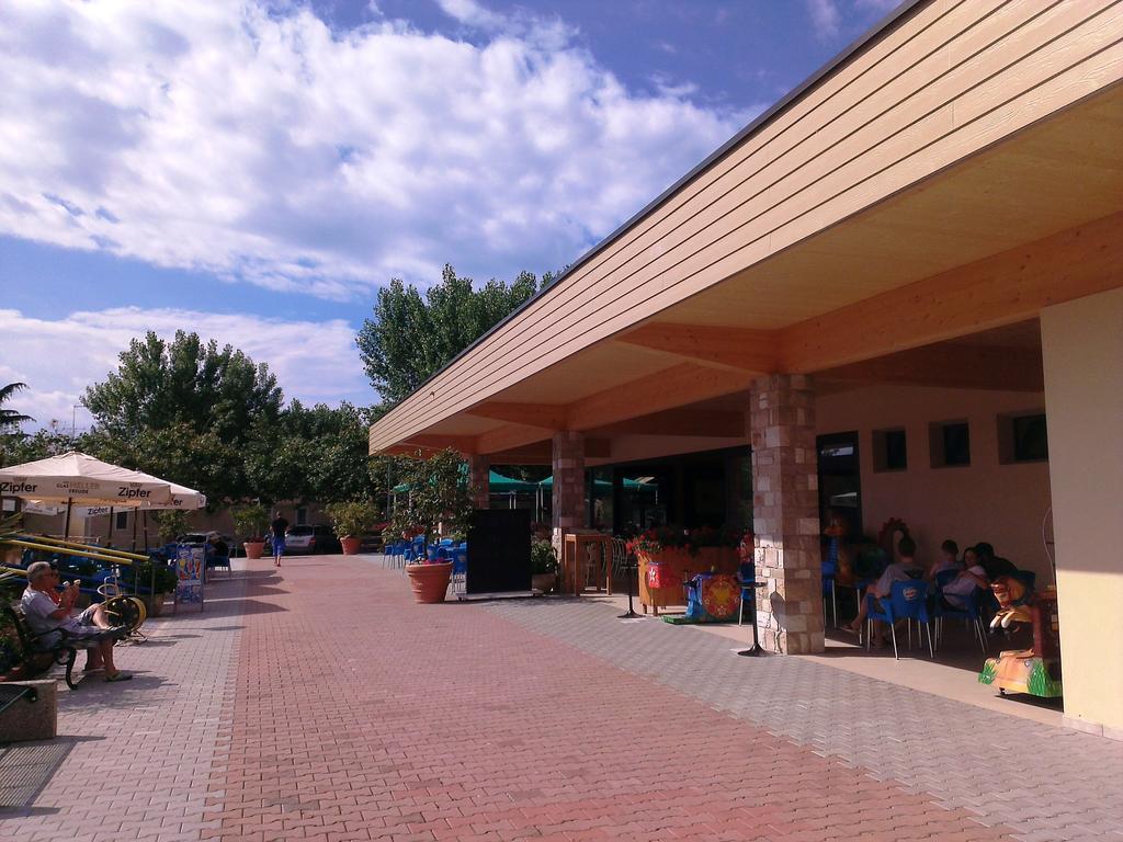 Baia Holiday Gasparina Castelnuovo del Garda Ngoại thất bức ảnh