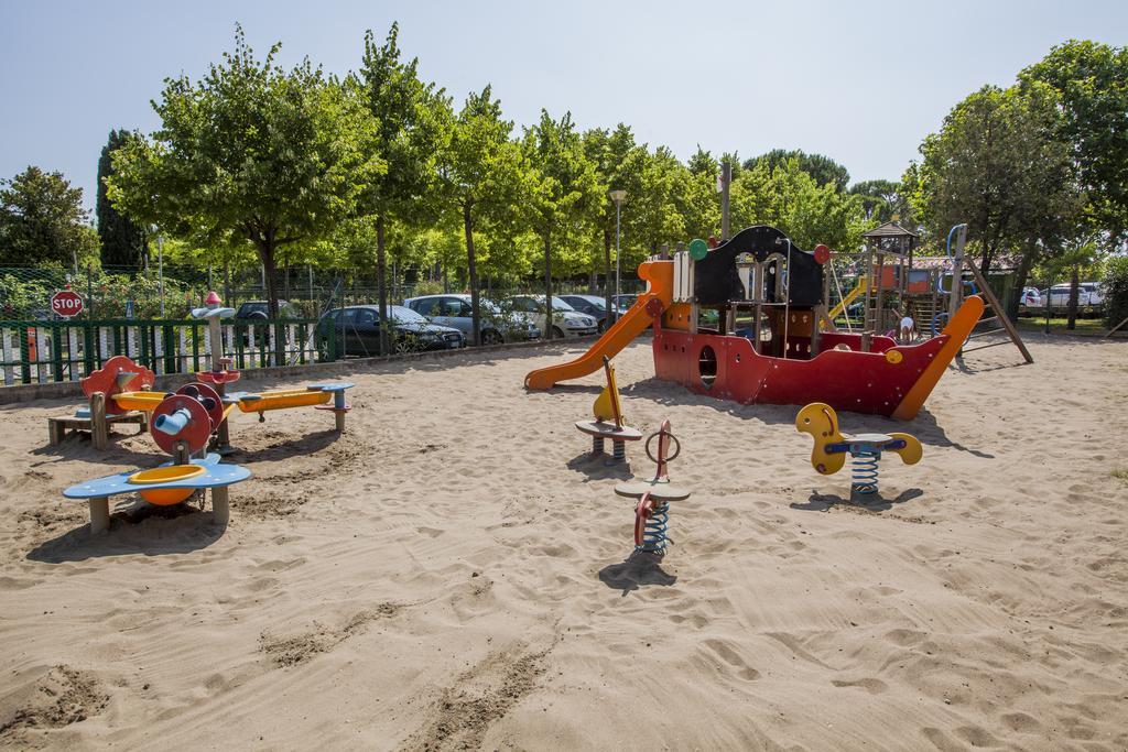 Baia Holiday Gasparina Castelnuovo del Garda Ngoại thất bức ảnh
