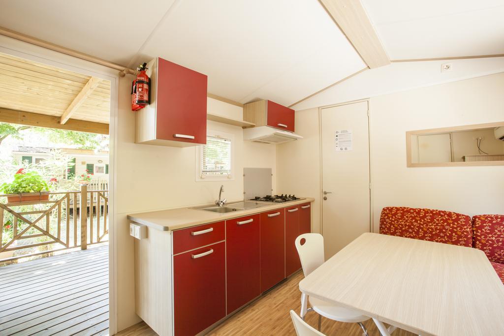 Baia Holiday Gasparina Castelnuovo del Garda Phòng bức ảnh